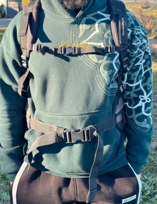 Mochila de camping Quechua marrón y roja