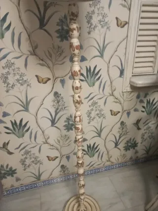 Lámpara de pie de madera Shabby Chic