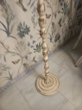 Lámpara de pie de madera Shabby Chic