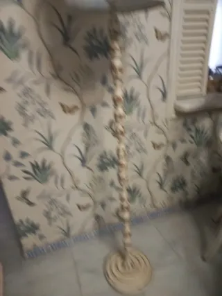 Lámpara de pie de madera Shabby Chic