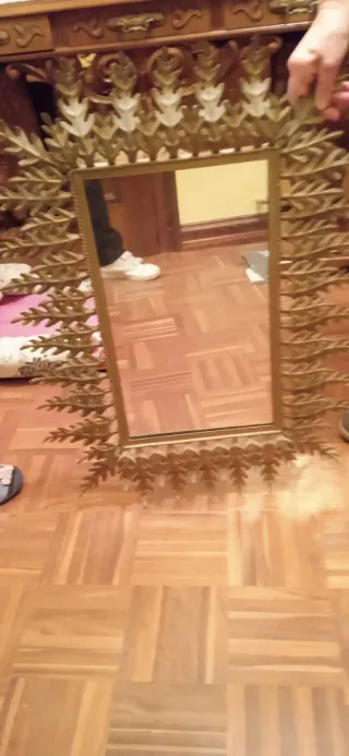 Espejo antiguo dorado con marco decorativo