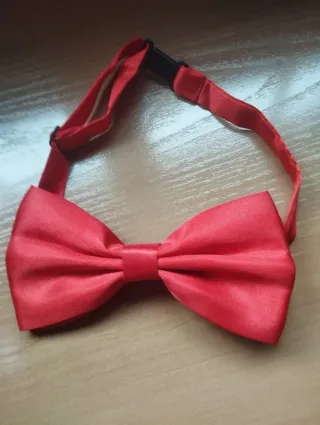 Corbata de lazo roja