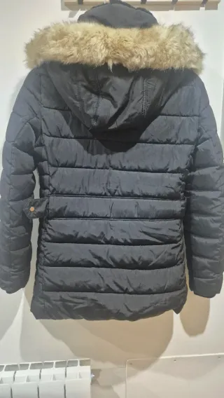 Abrigo plumífero Zara negro Talla XS