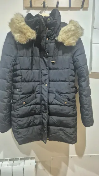 Abrigo plumífero Zara negro Talla XS