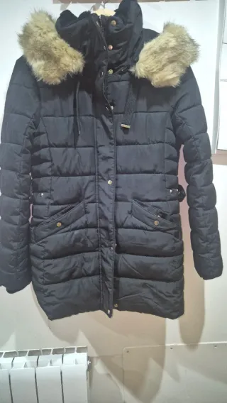 Abrigo plumífero Zara negro Talla XS