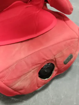 Silla de coche infantil roja