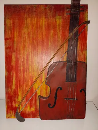 Violín en cuadro metálico