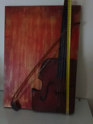 Violín en cuadro metálico