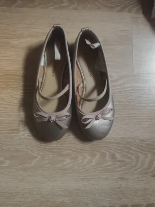 Manoletinas doradas infantiles N° 31.