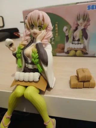 Figura Mitsuri Kanroji Comiendo