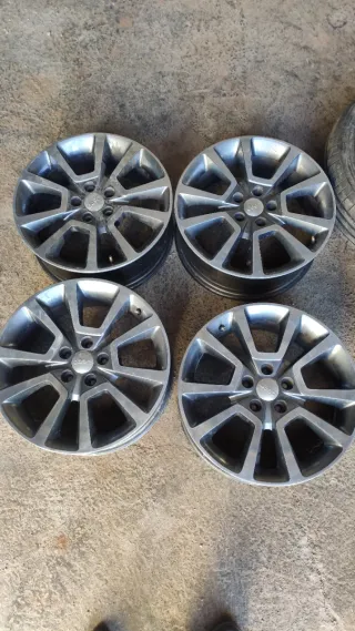 Llantas Jeep 18 + 2 Neumáticos