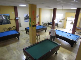 Se alquila cafetería preparada para abrir.