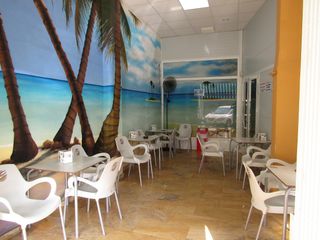 Se alquila cafetería preparada para abrir.