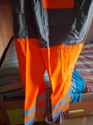 Pantalón de trabajo naranja y gris