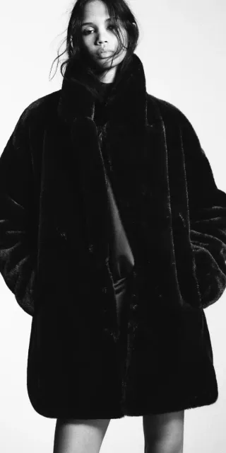 Abrigo efecto pelo. Zara. Talla XS. Nuevo