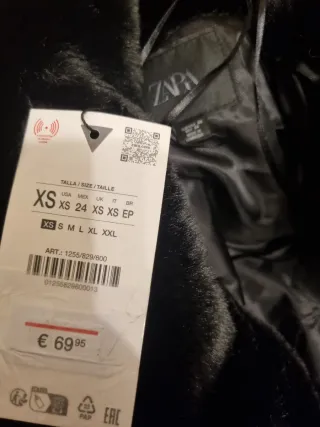 Abrigo efecto pelo. Zara. Talla XS. Nuevo
