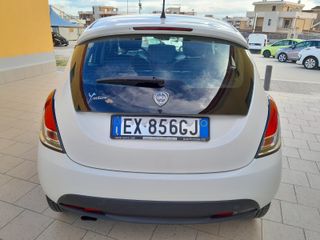 Lancia Ypsilon 1.2 Elefantino Rosa