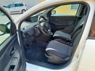 Lancia Ypsilon 1.2 Elefantino Rosa