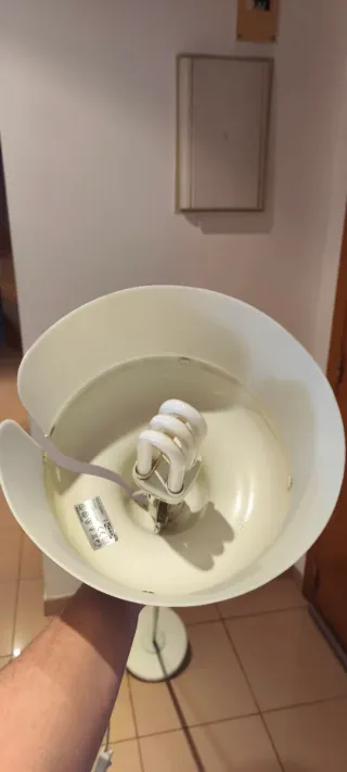 Lámpara de pie moderna. Venta en persona.