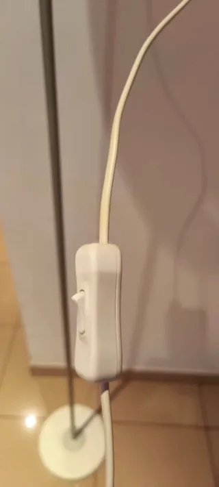 Lámpara de pie moderna. Venta en persona.