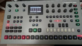 Elektron Analog Four MKII Sintetizador Analógico