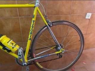 Bicicleta de carretera Vitoria amarilla