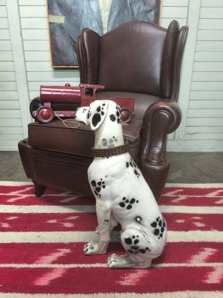 Tren de arrastre antiguo de hojalata rojo