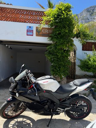 Derbi GPR 125 4T Negra y Blanca