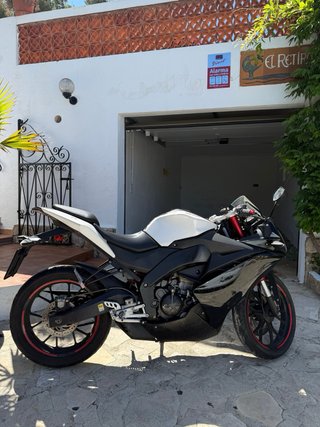 Derbi GPR 125 4T Negra y Blanca