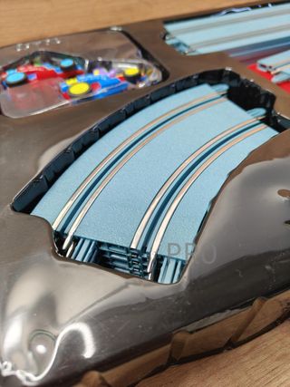 Circuito de slot a escala 1/50 con dos vehículos - Ninco