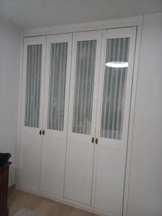 Puertas de armario empotrado blanco lacado