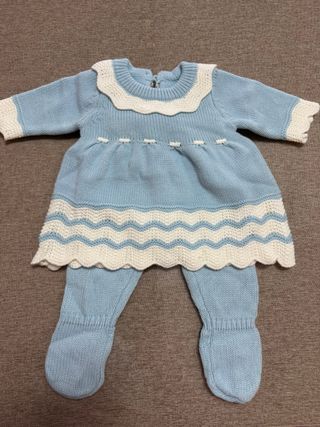 Conjunto bebé punto azul y blanco