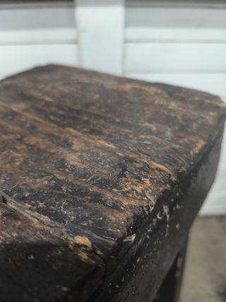 Taburete de madera antiguo negro