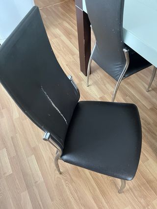 Mesa y 4 sillas comedor cristal y piel