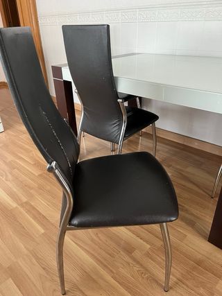 Mesa y 4 sillas comedor cristal y piel