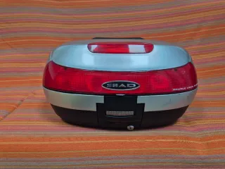 Baúl Maleta para Moto, marca SHAD Burgman 650