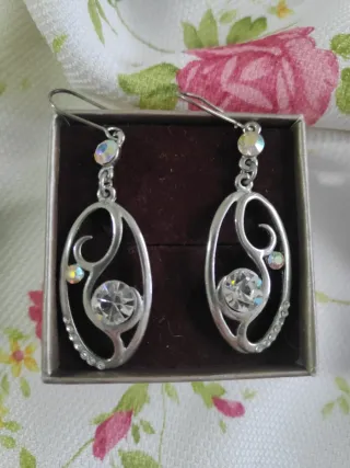 Pendientes largos con pedrería