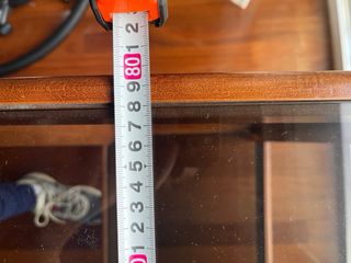 Mesa auxiliar de madera maciza y cristal