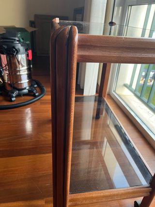 Mesa auxiliar de madera maciza y cristal