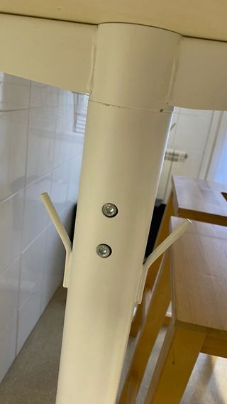 Mesa alta y 2 taburetes madera