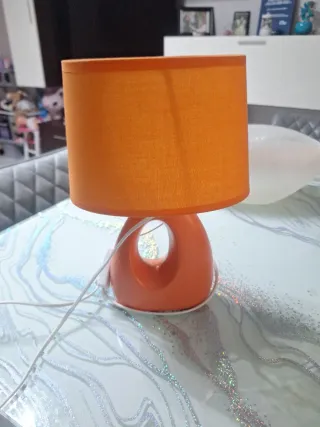 Lampada da tavolo arancione