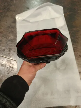 Piloto trasero Honda X-adv 350