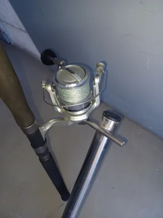 Carrete de pesca Daiwa + caña