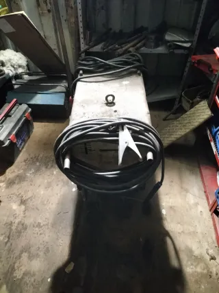 Soldadora profesional con cables