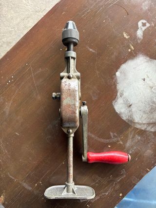 Taladro manual antiguo