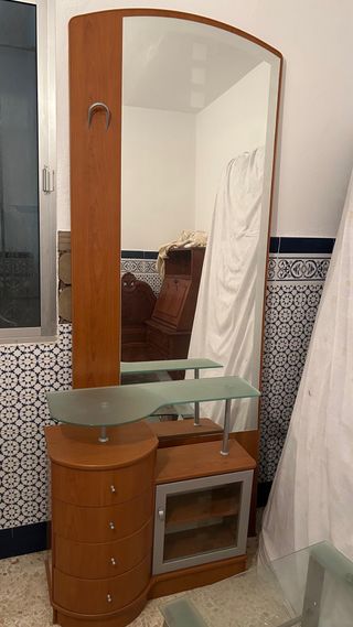 Mueble de entrada con espejo y cajones