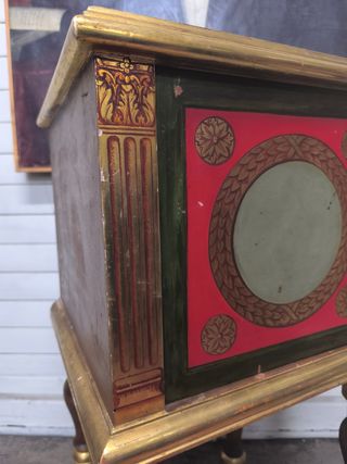 Mueble auxiliar madera y cerámica. Antiguo