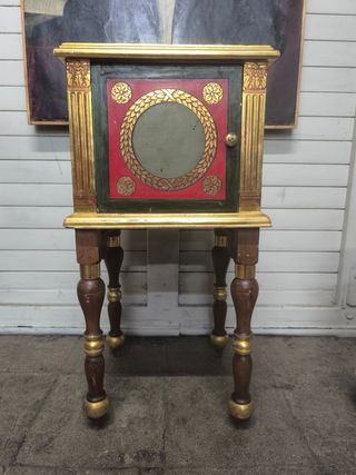 Mueble auxiliar madera y cerámica. Antiguo