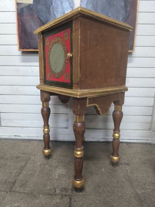 Mueble auxiliar madera y cerámica. Antiguo