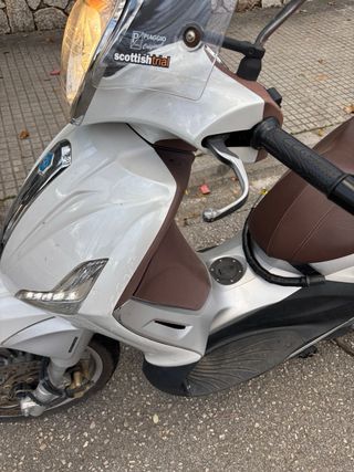 Piaggio Beverly 300 Scooter.